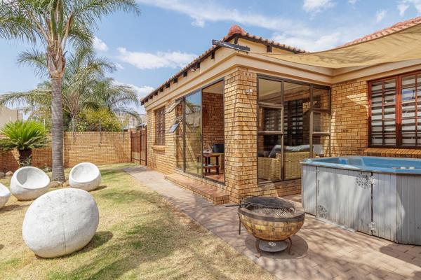 This freestanding single-storey townhouse is the perfect low-maintenance lock-up and go. ...