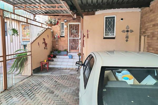 Stunning 3-Bedroom Duplex for sale in Krugersdorp North, just a short walk from Key West ...