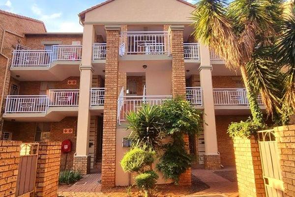 This spacious apartment is located on the ground floor.

It has 2 bedrooms with 1 full bathroom including tub and shower.

The ...