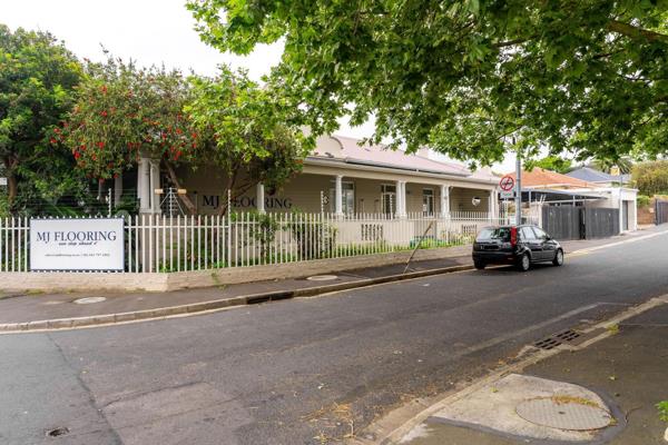 Prime property with excellent street exposure to slowing vehicles from traffic circle.
Central location in Upper Wynberg with ...