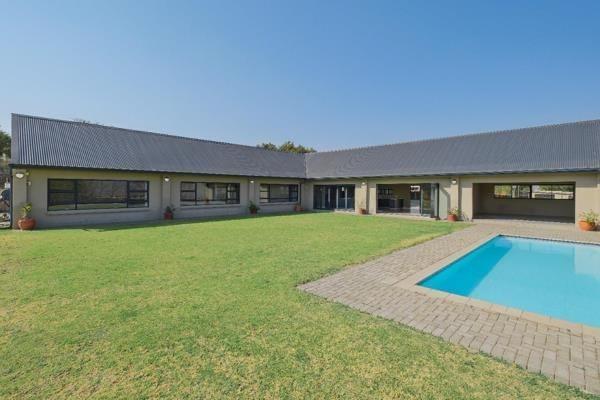 Situated a stone throw away from the Laezonia Primary School and the Chrystal Mist Estate in Doornrandje, Centurion lies this exquisite ...