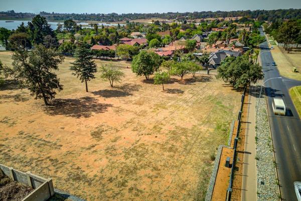 This must be the most beautiful piece of land on the East Rand.

This 33 000m2 of prime commerical/business land has the most fabulos ...