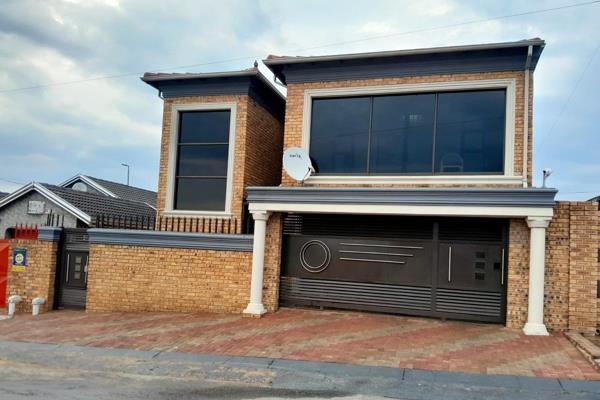 A beautifully done double storey home, situated in an upwardly mobile and quiet part of Kagiso. The home consists ...