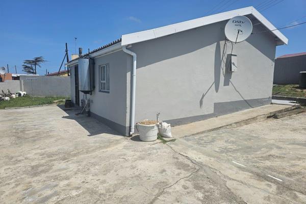 4 rooms to rent in NU 8 Mdantsane close to main road and just a walk to Mdantsane Mall
Property boast with big yard, kitchen and all ...