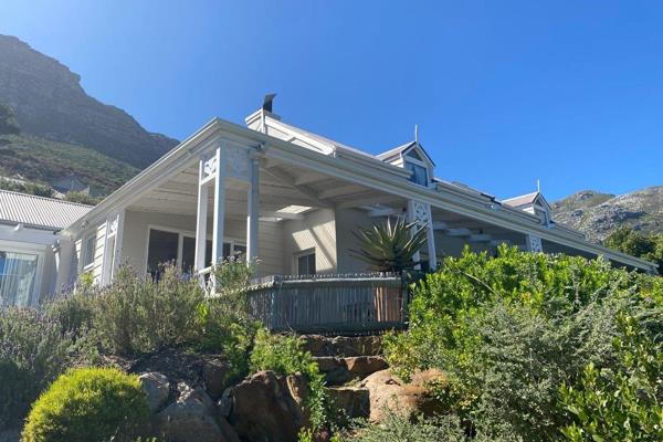 Sought after security estate in Hout Bay. Boasting beautiful Mountain and sea views with great entertainment and pool area.

Fully ...