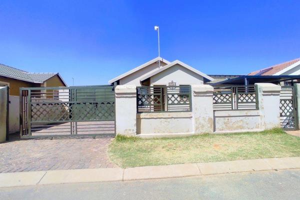 This stunning home is situated in Alliance Benoni just off the N12 which makes it it easy access to Benoni CBD, Boksburg and amenities ...