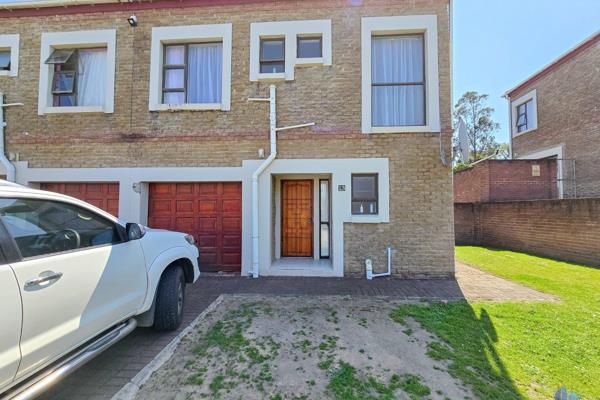 Introducing this spacious double story townhouse in a well managed, secure complex in Abbotsford.
The ground floor has recently been ...