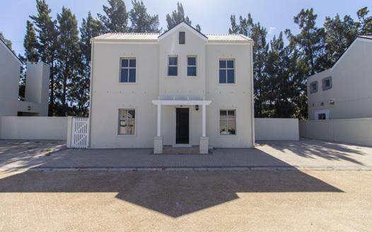 4 Bedroom Townhouse to rent in Tweespruit Estate