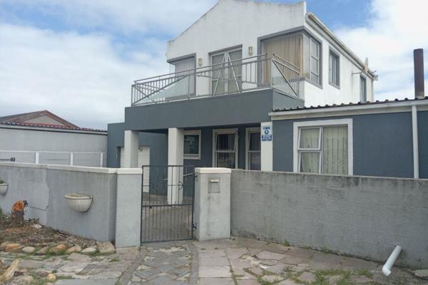 Stunning 4 bedroom double storey home located in a serene cul-de-sac, in Rondevlei this beautiful double storey house ...