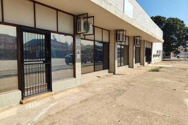 The Location of this building is in the busy Main road, running through Moorreesburg Town. Plot size of 1005m2.
Currently rented out to ...