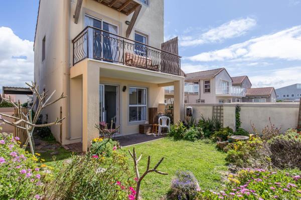 This 3 bedroomed freestanding townhouse with seas views is set in Santiago Bay complex ...