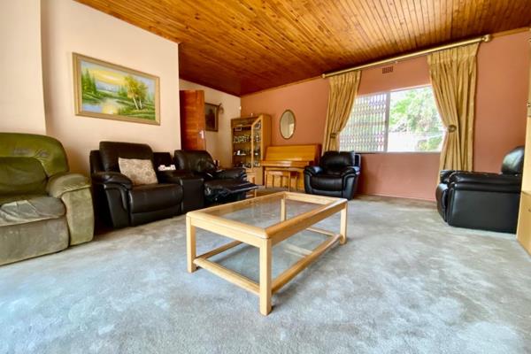 This is a stunning home based in Parkhill Gardens Germiston. Situated in a very tranquil ...