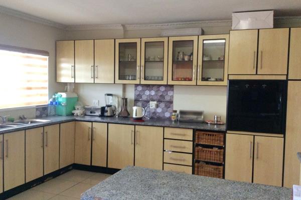 This well-maintained and neat home is situated in Kwanobuhle and offers:

Open plan lounge and dining room
The kitchen featuring ample ...