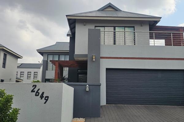 Modern and Upmarket Family home for sale in Golden Fields Estate.

This stylish and meticulously maintained 3-bedroom house is the ...