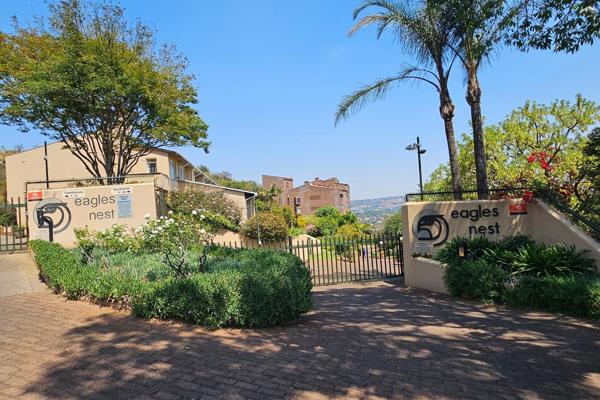 This modern apartment offers luxurious finishes and breathtaking views in the sought-after Northcliff area. The  kitchen comes equipped ...