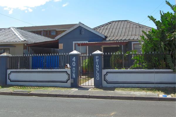 This stunning 3-bedroom family home offers a perfect blend of comfort and sustainability. With a double carport and an elegant inground ...