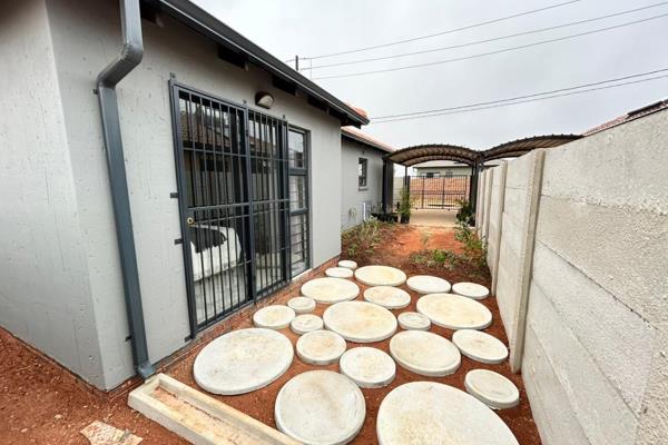 Freestanding house in protea glen

Charming 3 Bedroom House in Protea Glen

Location: ...