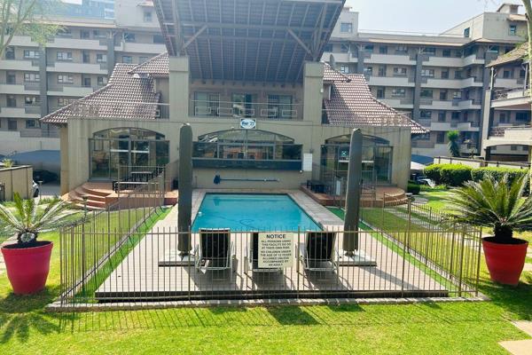 Spacious and Sunny 2-bedroom, 2 full bathrooms, apartment in central Sandton. Classic ...