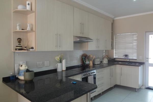 Complex with 6 units situated in  Edenvale

Welcome to this charming 2-bedroom ...