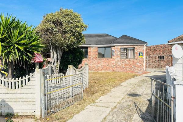 Welcome to this fantastic opportunity! This three-bedroom standalone house is perfect for families and investors alike. Nestled in a ...