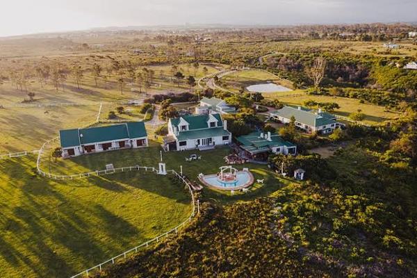 Discover the ultimate coastal ranch paradise at T&#39;Niqua Stable Inn, an exquisite property nestled in Plettenberg Bay&#39;s ...