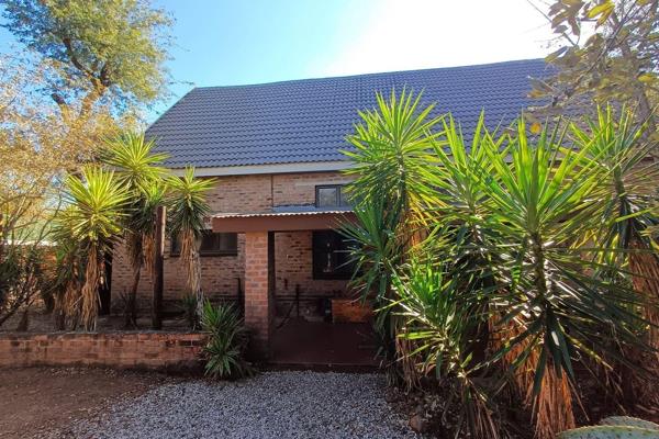 Welcome to your dream country-side retreat nestled in the heart of the tranquil Marloth Park. This spacious house, offers an idyllic ...