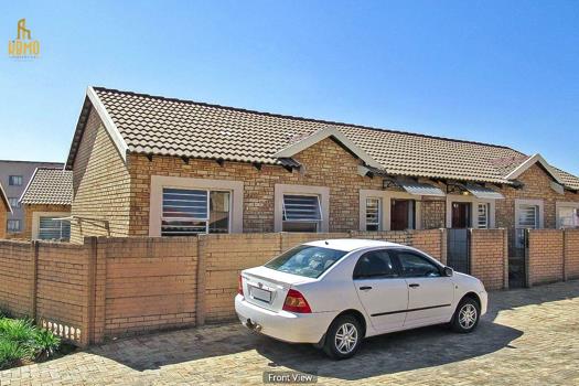 2 Bedroom House for sale in Olievenhoutbosch