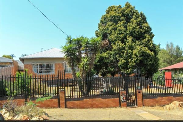 This solid built property in a good neighborhood and surrounded by affluent suburbs of Bedfordview, Sunnyrock, easy access to freeways ...