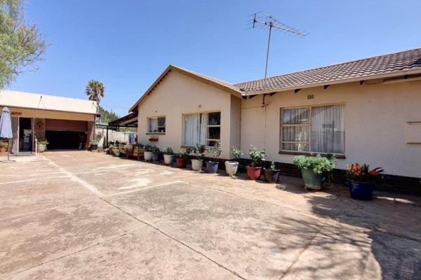 This charming home offers a blend of comfort and modern living. Step into a lovely kitchen with sleek granite countertops, perfect for ...