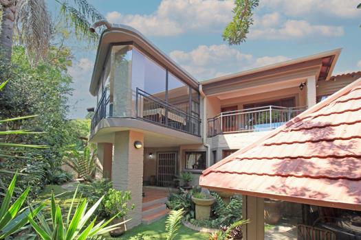 3 Bedroom House for sale in Eldoraigne