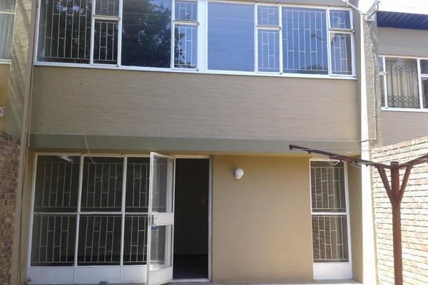 2 Bedroom duplex townhouse in popular complex close to Sasol refinery, local primary school and amenities with open plan lounge and ...