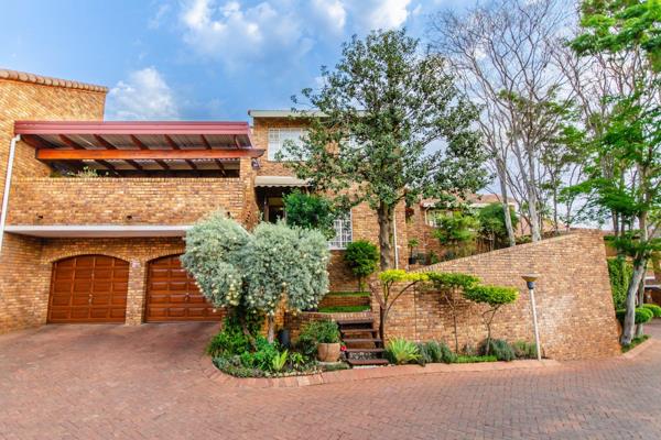 ** Exsclusive mandate**
JUST FALL IN LOVE!

WHY spend money on maintenance, paint and gardening if you can enjoy this luxury in the middle of Menlyn with the highest privacy and security while you can relax and travel
 ...