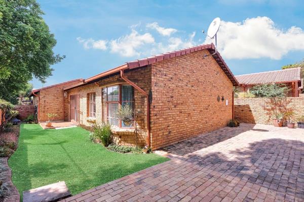 Randpark Ridge Property For Sale, Randburg.

Its not everyday you come across a 3 ...