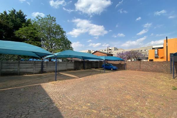 This expansive commercial property, covering 1,276m&#178;, offers exceptional visibility and versatility for any business venture. ...