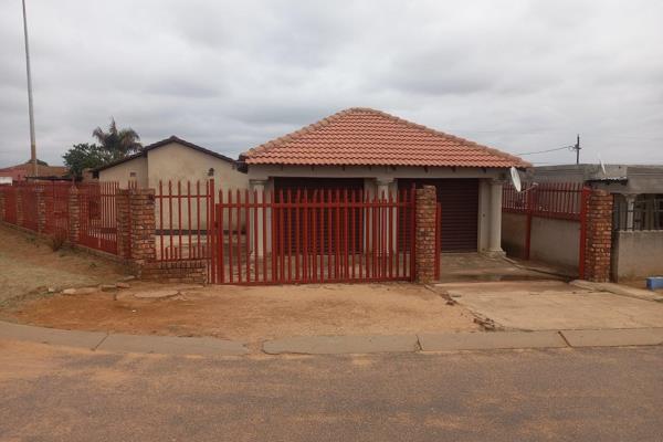 This corner house situated in Ekangala Section &#39;B&#39;, very close to Hlolisisa Primary School is for sale. The main house offers 3 ...