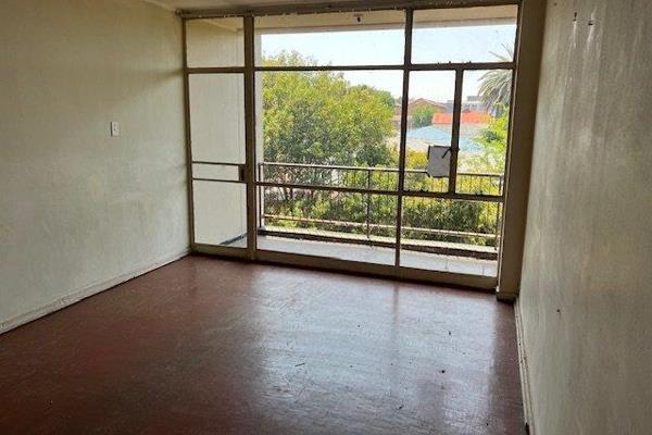 2 bedroom, 1 bathroom with a seperate toilet.
2nd Floor upstairs apartment featuring an ...