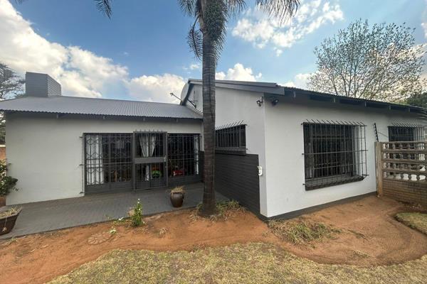 Spacious Corner Stand Property Perfect for Rental Development – R1,967m&#178;

Looking to build rental units? This large double stand corner property is ideal! Located near 3 schools, a general hospital, and close to the mall, it offers a prime location for ...