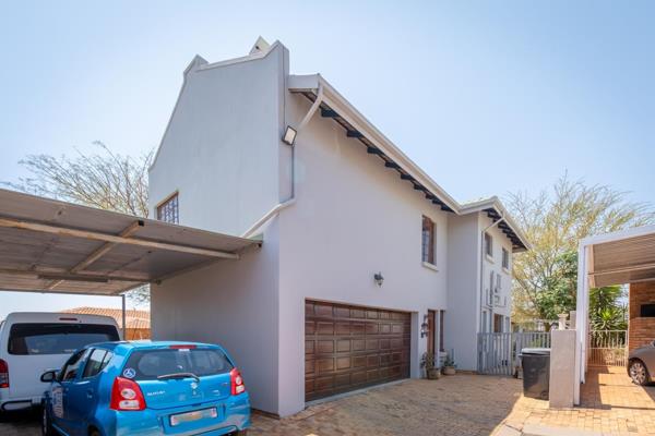 This Beautiful Property is situated in the sought after Estate of Franschhoek, Wren Street, Chancliff Ridge.
It offers:
4 bedrooms ...