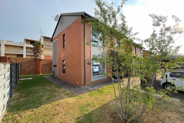 Welcome to this contemporary 3-bedroom, 2.5-bathroom double-storey townhouse, located in ...