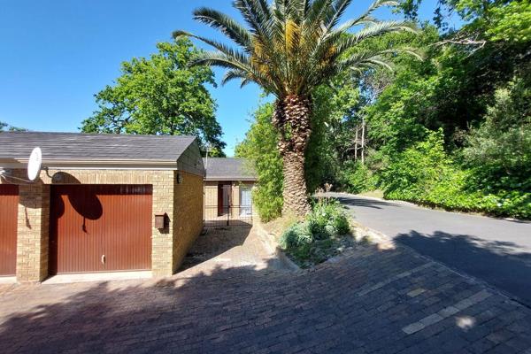 RealNet Sole Mandate: This well located and known complex, Die Rand, offers a semi-detached Townhouse with 2 Bedrooms (with BIC&#39;s) ...