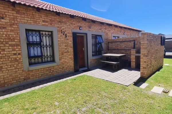 Lock-Up and Go 2-Bedroom Unit for Sale in Terranova – No Loadshedding!

Ideal for easy, low-maintenance living, this charming 2-bedroom ...