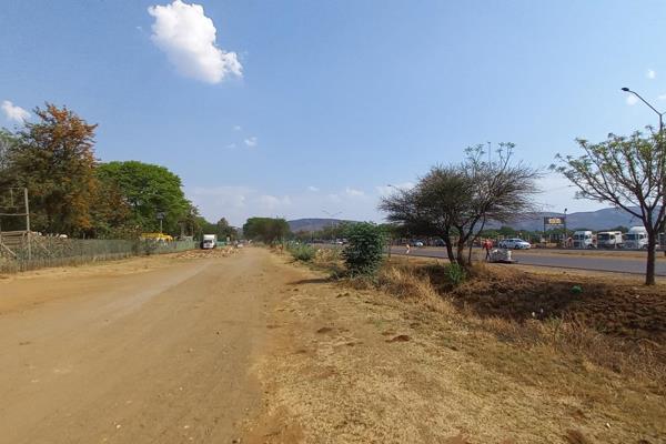 This expansive 2.6-hectare agricultural holding, located in the thriving suburb of ...