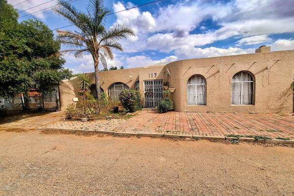 This spacious property is up for grabs and offers you:
- Four well-sized bedrooms (Main BIC).
- Two bathrooms (Main en suite).
- ...