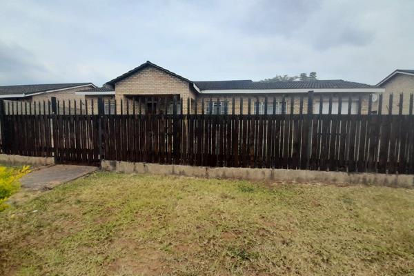 3 Bedroom spacious family home to let in Barberton!

This amazing home is situated in the Dikbas neighborhood in Barberton, with an ...