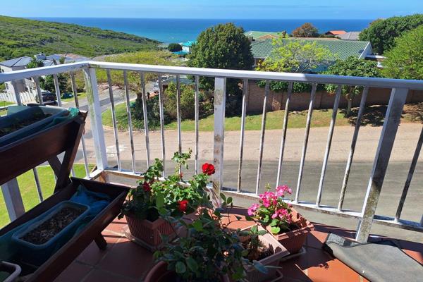 Investment opportunity in Dana Bay- Mossel Bay - Kloofsig Complex.
This two bedroom ...