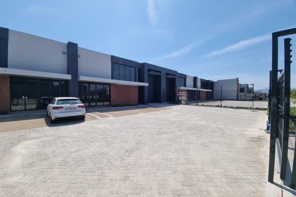 This brand-new 278 m2 mini warehouse in Stonewood Park, Kraaifontein, offers an upscale ...