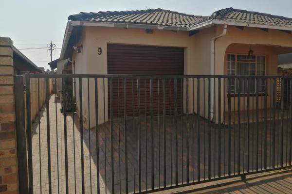 Neat home  consist of 3 bedrooms , 2 bathrooms ,fitted  large kitchen, dining, lounge , garage and,outside room with shower and toilet ...