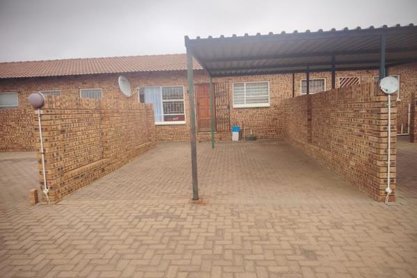 FOR SALE - 3 Bedroom Townhouse in Finsbury, Randfontein

INVESTOR&#39;S DREAM OPPORTUNITY

This spacious townhouse offers ...