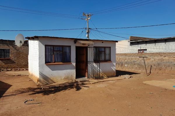 A 1 Bedroom House For Sale in Katlehong South

Open plan Lounge/Kitchen
1 Bedroom
outside Toilet
Amenties:Schools, Public ...