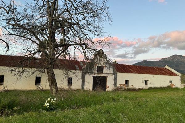 Located in the heart of Stellenbosch’s renowned wine region, this 12-hectare farm is a rare investment opportunity. Surrounded by ...